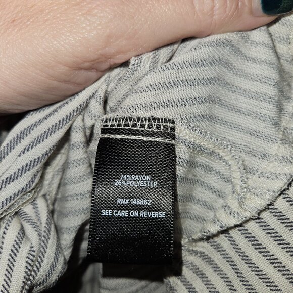 NWT Torrid Striped Crinkle Gauze Twisted Front Shirt (2X) - Picture 8 of 9